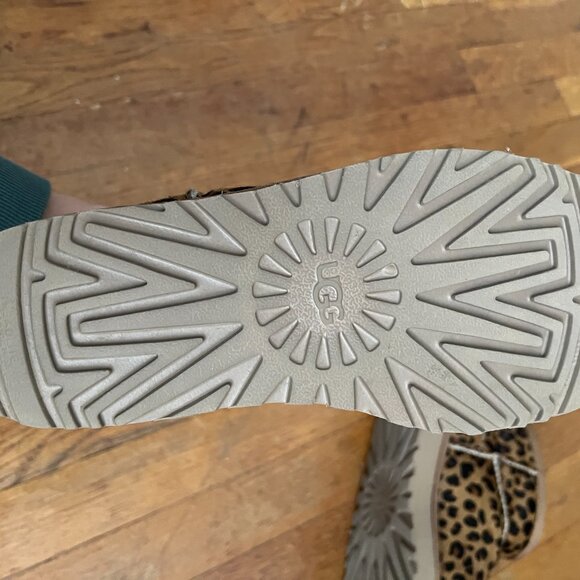UGG Classic Ultra Mini Leopard Print Size 7 - Picture 9 of 12